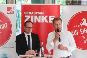 Kultusminister Grant Hendrik Tonne und Landtagsabgeordneter Sebastian Zinke